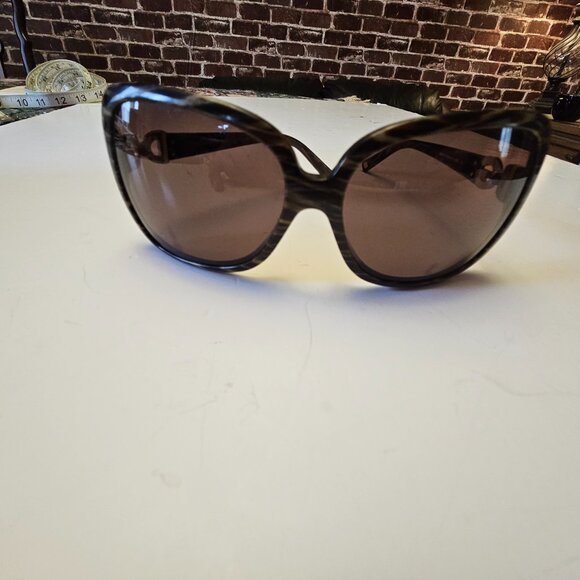 Luxurious Dolce & Gabbana Tortoiseshell Oversized Sunglasses - Italy 🕶️ - Picture 2 of 16